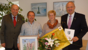 Gruppenfoto v.l.: Erster Beigeordneter Hans-Jörg Hauke, Walter und Luise Bernhardt sowie Bürgermeister Manfred Helfrich