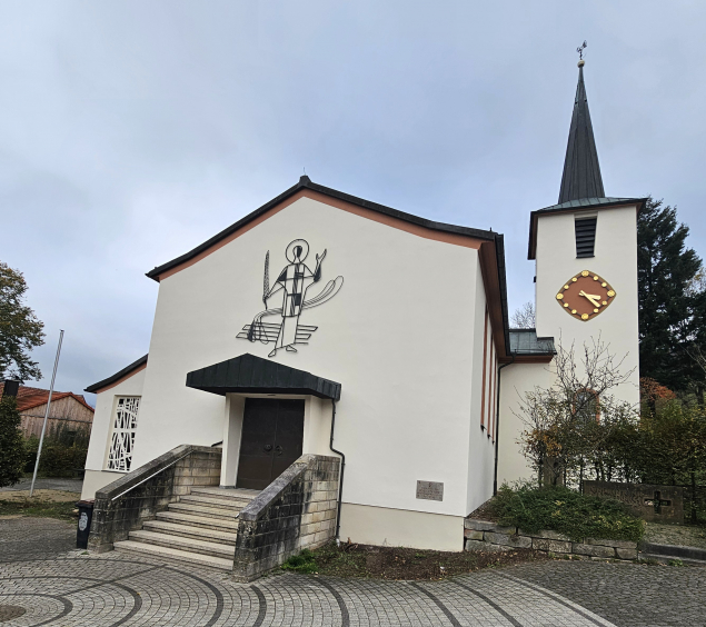 Die St. Laurentius-Kirche nach der Sanierung im neuen Gewand.